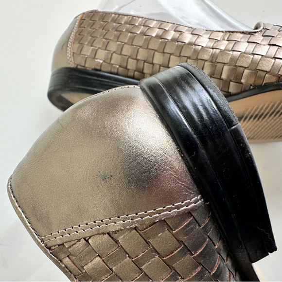 Trotters Liz loafer weave pattern pewter metallic finish GUC size 8.5 - Picture 9 of 12